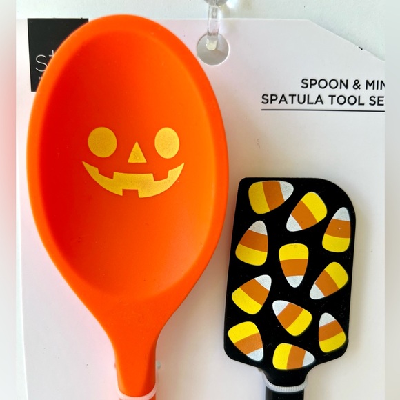 2 Halloween Silicone Orange Pumpkin Spoon & Mini Black Spatula Candy Corns - Picture 1 of 6